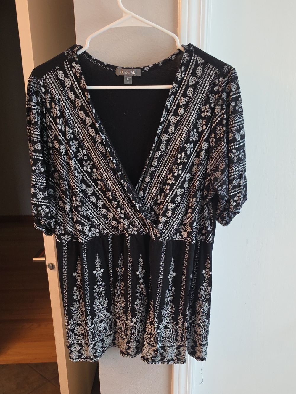 Roz & Ali Black and White Printed Surplice Blouse- 2x